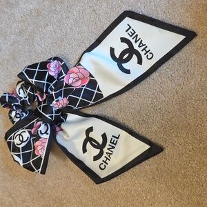 Inspired 2-piece Scrunie & Removable Hair Tie--NWOT